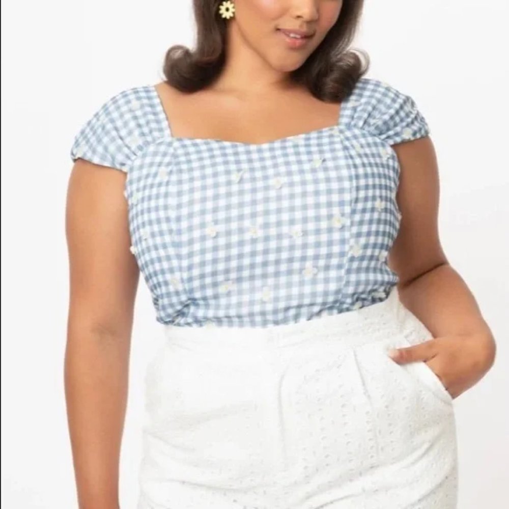 Blue Ginham Top with Tiny Daisies L NWOT